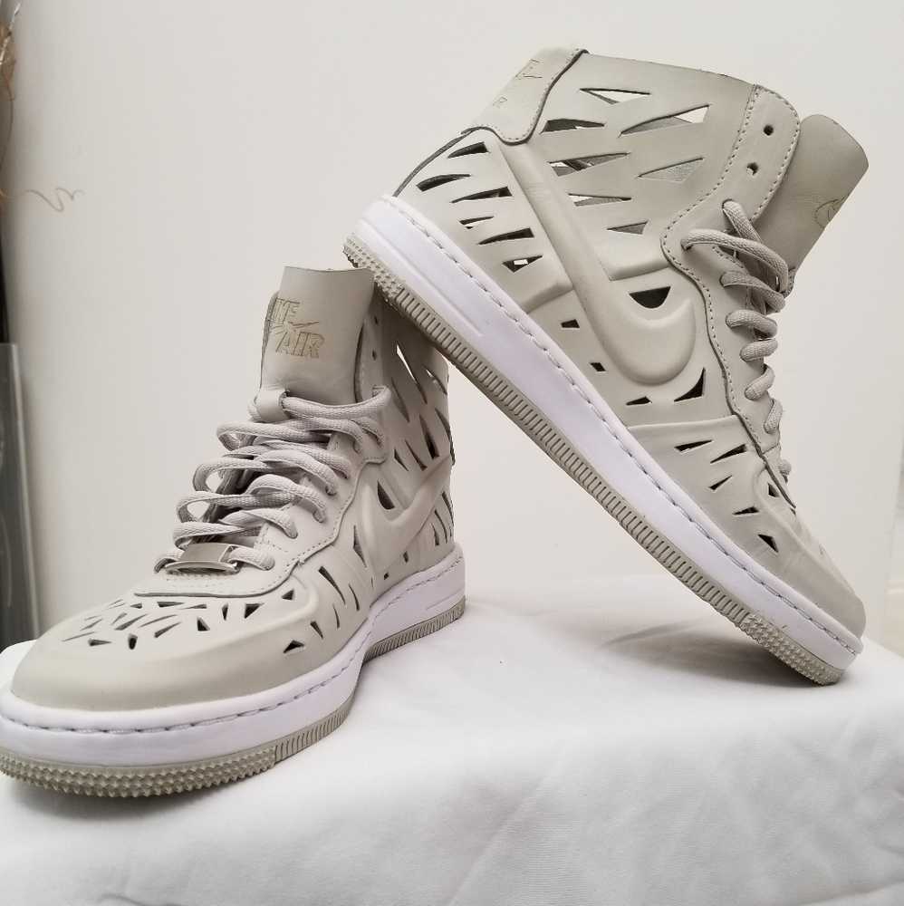 Nike Women Air Force 1 Bone colored sz 7 sneakers